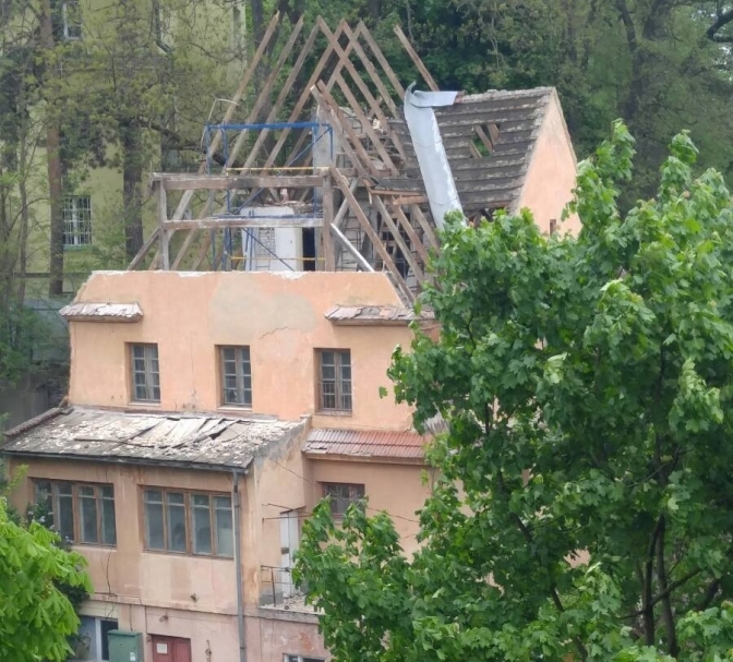 У Львові проводять реставрацію майже сторічної вілли. Що відомо та чи є на це дозвіл