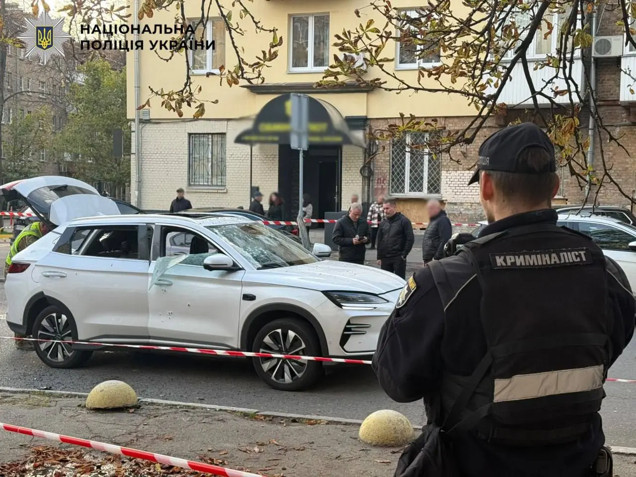 Електромобіль вибухнув у центрі Києва: водія госпіталізували