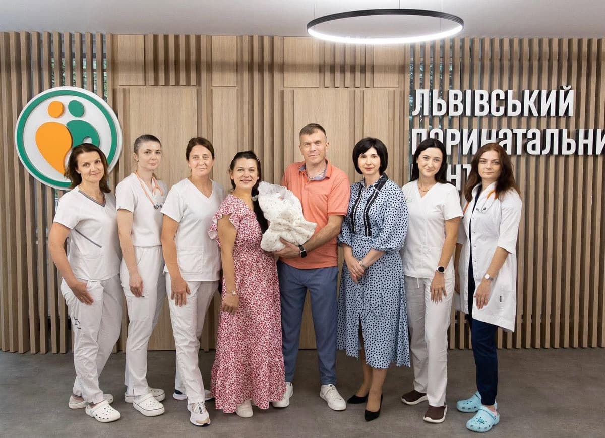 "Чекали на це диво 10 років": у Львівському перинатальному центрі допомогли подружжю з Донеччини стати батьками