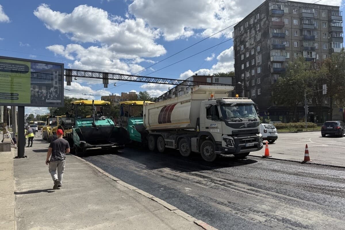 У Львові почали асфальтувати Городоцьку: де діє реверсний рух