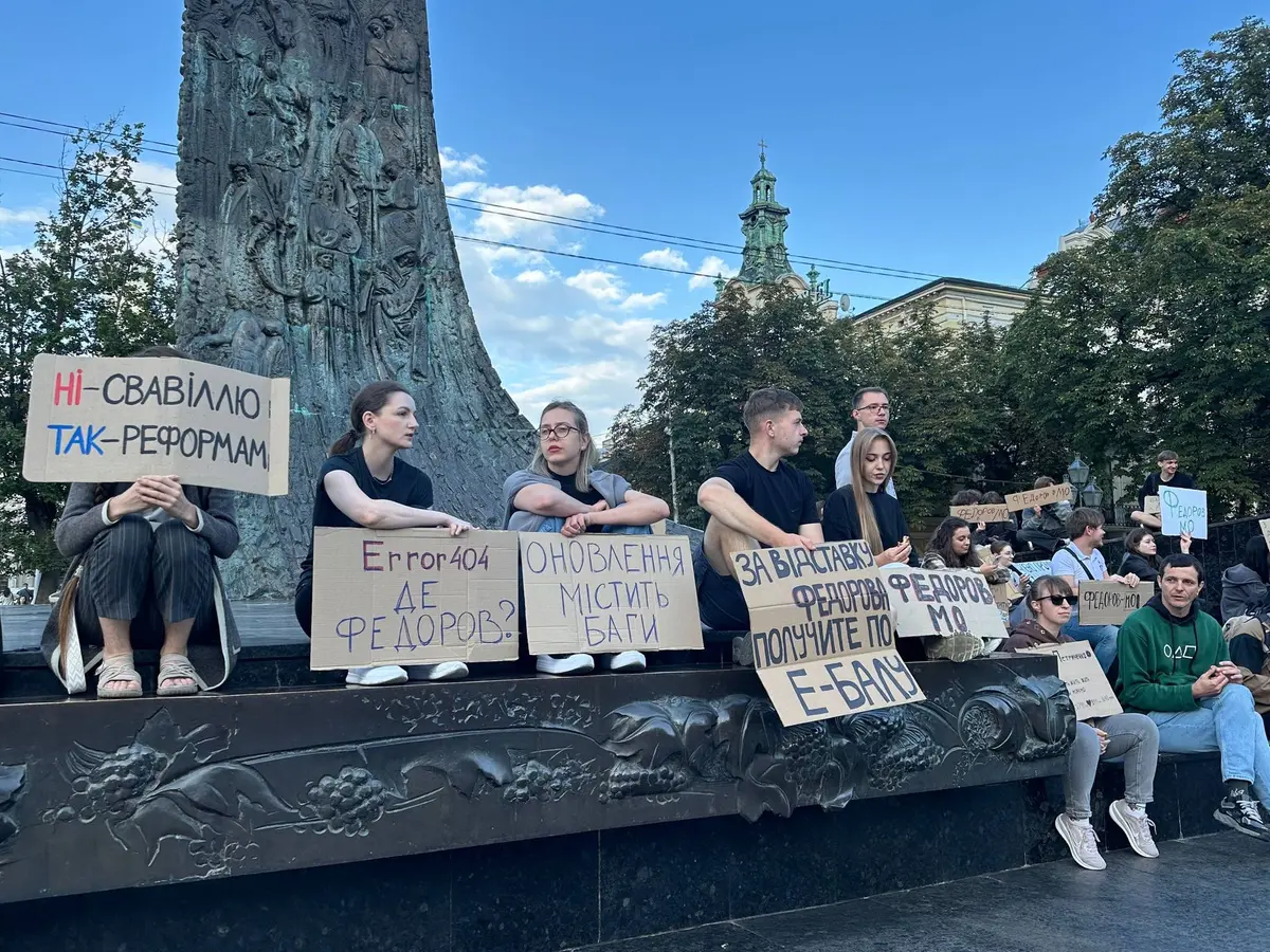 "Поверніть Федорова": львів'яни восьмий день поспіль пікетували у центрі міста