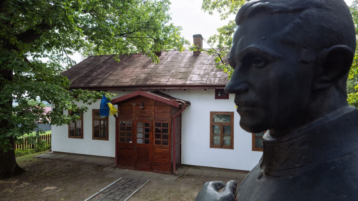 У музеї Євгена Коновальця в Зашкові облаштують інклюзивні доріжки за позабюджетні кошти