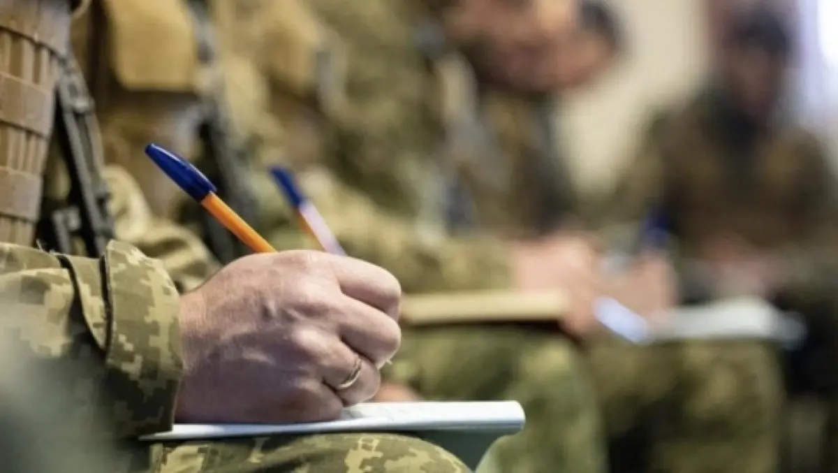 На Львівщині оновили критерії для критично важливих підприємств, які послуги у ЦНАПах тимчасово припинять надавати та на скільки спекотними будуть вихідні. Ключове за 26 червня
