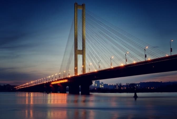 У Києві на кілька днів частково перекриють рух Південним мостом: схема