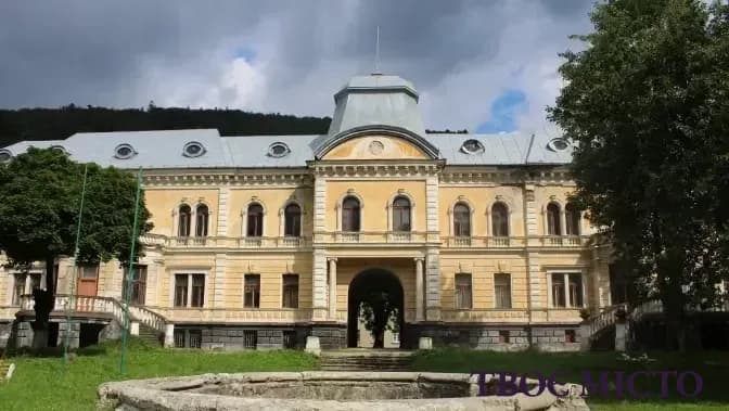 Нова локація в Карпатах: з 1 серпня туристів пустять в унікальний палац Гредлів у Сколе