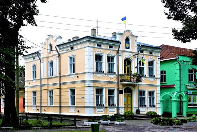 До затишного міста графів Бадені: маршрут вихідного дня зі Львова