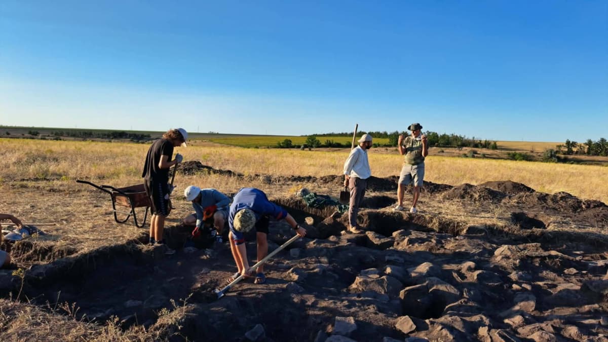 Нові знахідки з минулого: археологи дослідили давнє поселення, якому понад 3 тисячі років