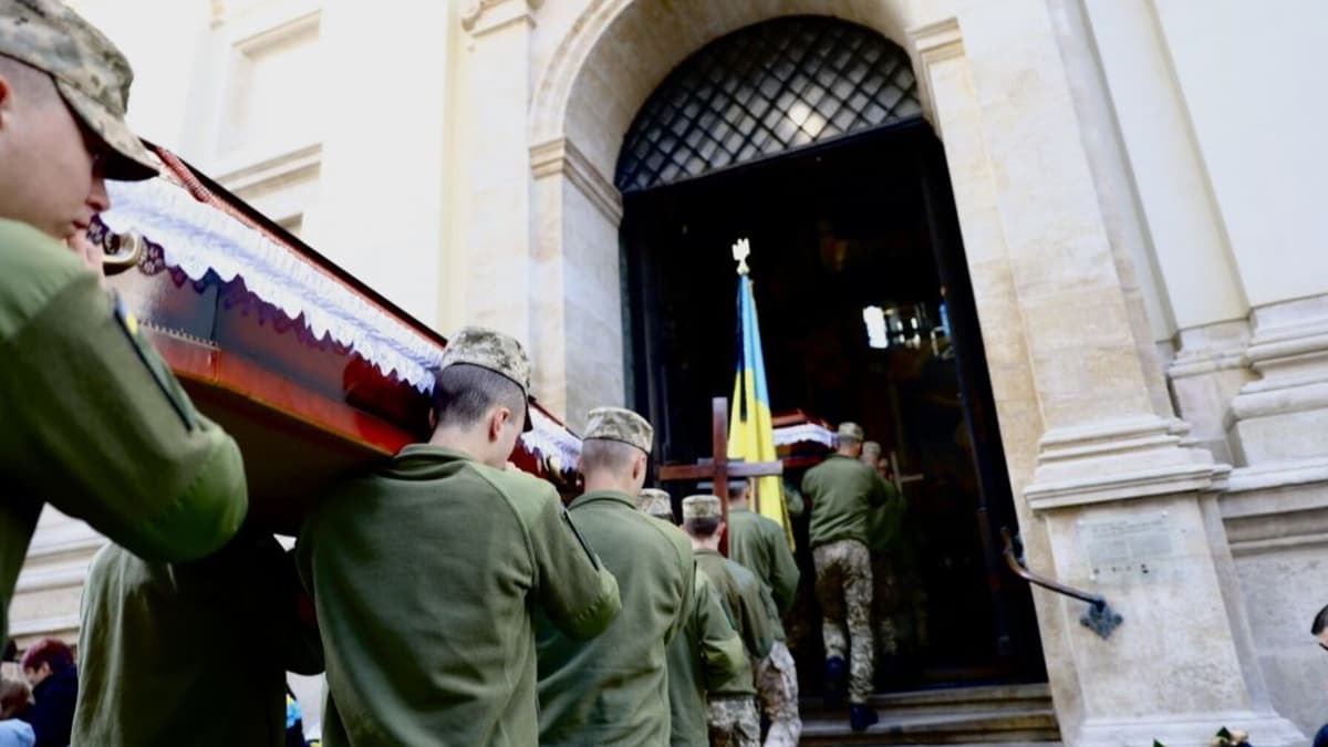 Львівщина прощається з трьома захисниками: на щиті повертаються Іван Кушкевич, Андрій Дриль та Василь Сенів