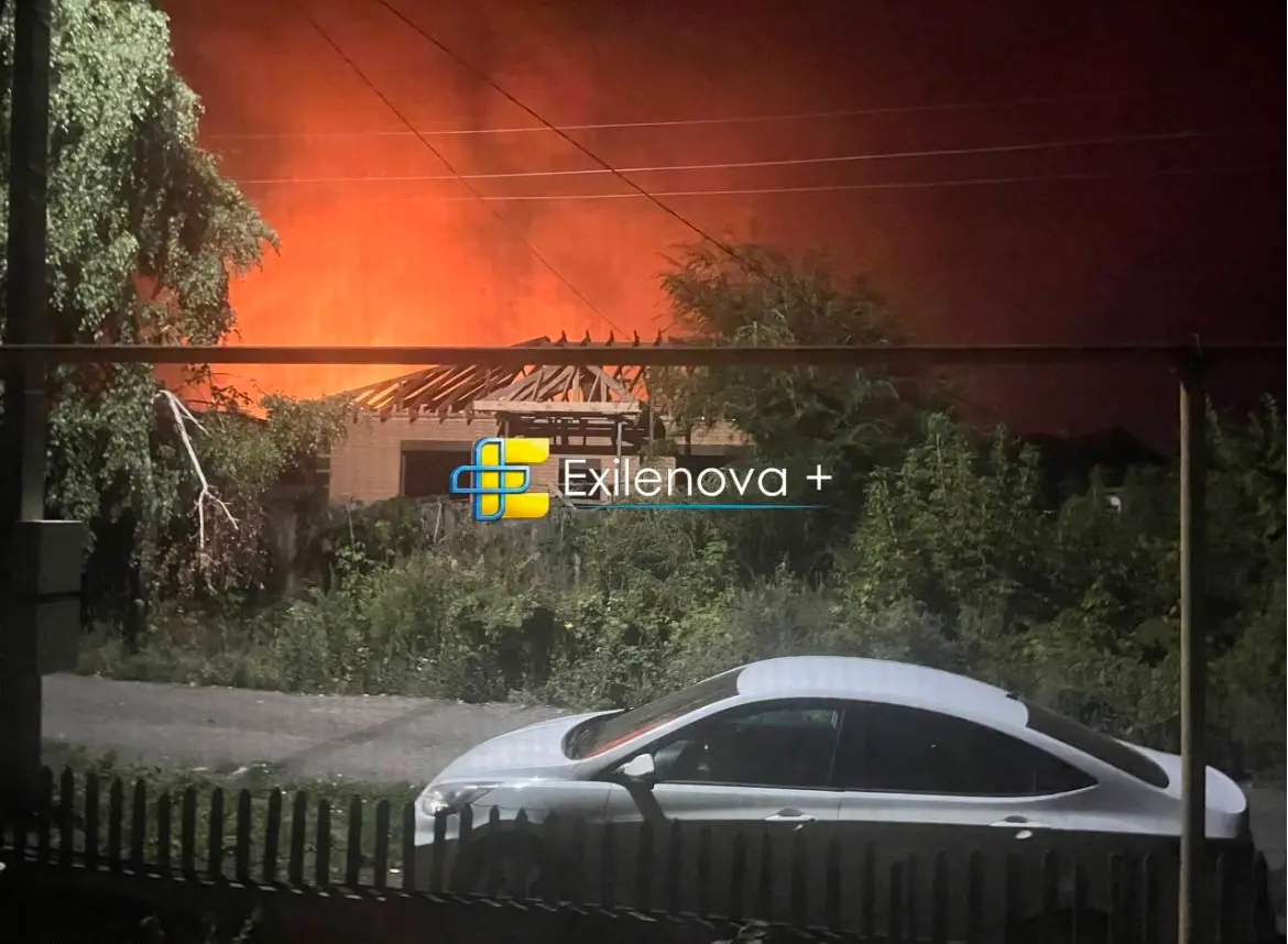 Нічна атака дронів на Росію: масштабні пожежі спалахнули одразу на двох НПЗ