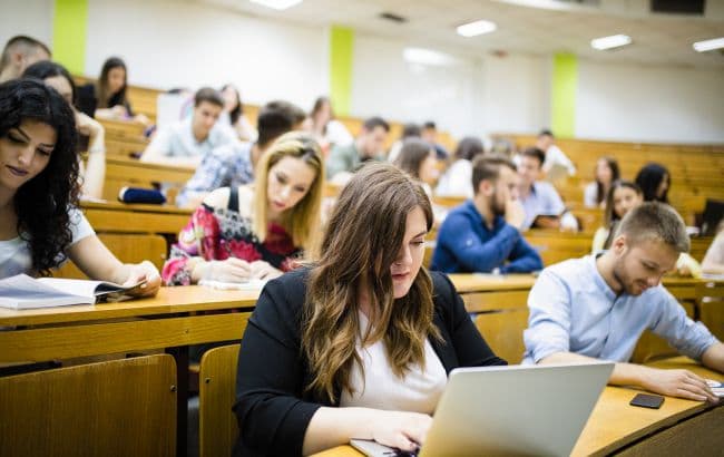 Наскільки в Україні зростуть стипендії, подробиці бійки за участі індусів у Дрогобичі та де на Львівщині можна купатися цього літа. Ключове за 13 червня