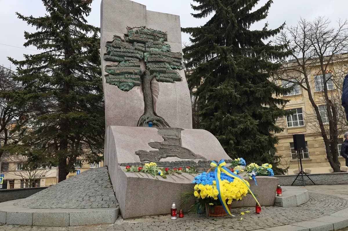 Примусово виселені із заходу України: у Львові вшанують пам'ять жертв депортації 1944-1951 рр.