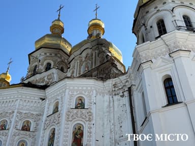 "Вони б’ють не лише по людях, а й по вірі". Репортаж з Лаври після російського удару