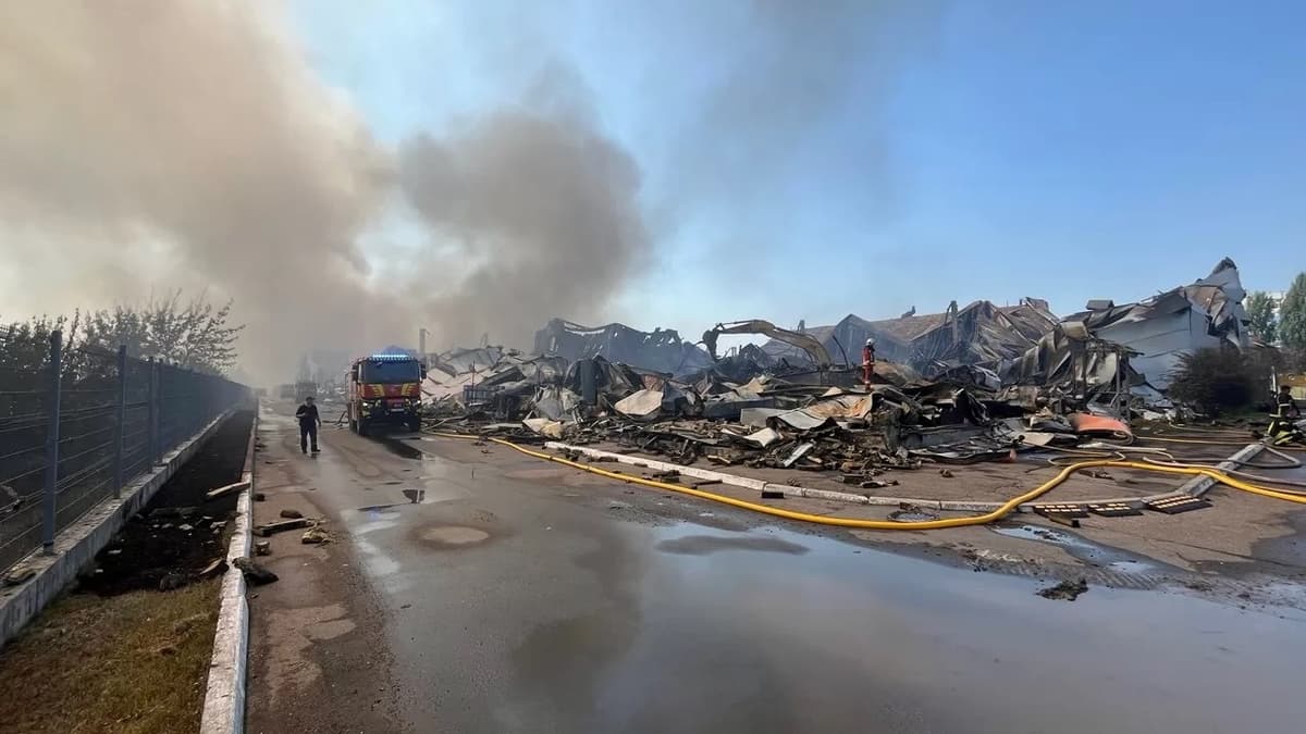 Внаслідок ракетного удару знищено понад 100 тисяч книжок на резервному складі BookChef