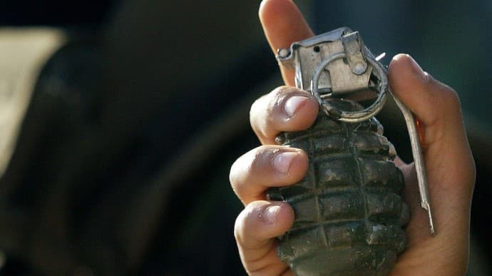 Граната у центрі Львова: чоловік погрожував нею жінці