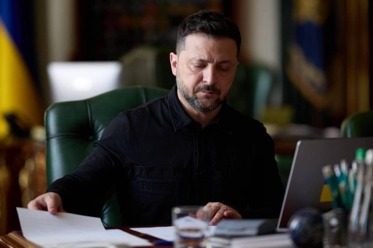 Польські активісти заснували для Зеленського орден після рішення Навроцького