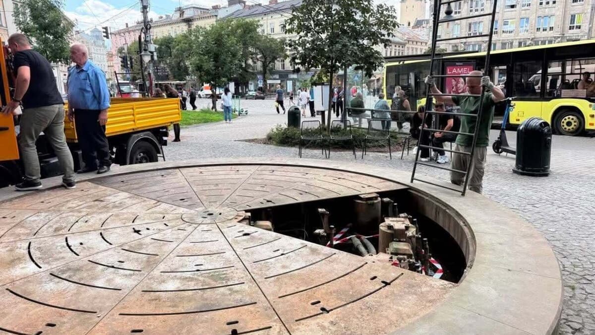 У центрі Львова тимчасово вимкнули один з фонтанів: названо причину та терміни