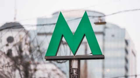 Станція метро "Почайна" повністю відновила роботу після атаки: вестибюль біля книжкового ринку відкрили