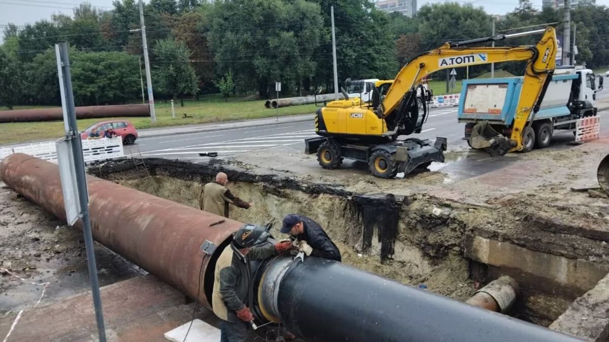 На одній з вулиць у Львові ремонтують тепломережу: тролейбус курсуватиме зі змінами