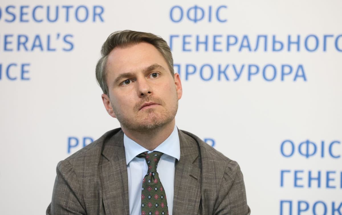 "Кравченко виїхав з України на преміум таксі львівської фірми", — медіа