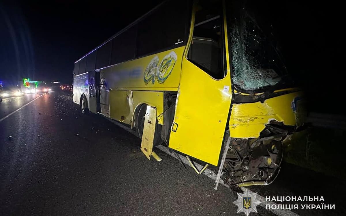 На Львівщині сталася ДТП за участю автобуса: є травмовані