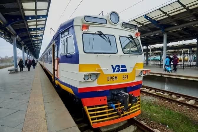 Чи справді Укрзалізниця підвищить ціни, як Польща хоче змінити рух на кордоні та чому школярі масово штурмують класи гітари та фортепіано. Ключове за 15 вересня