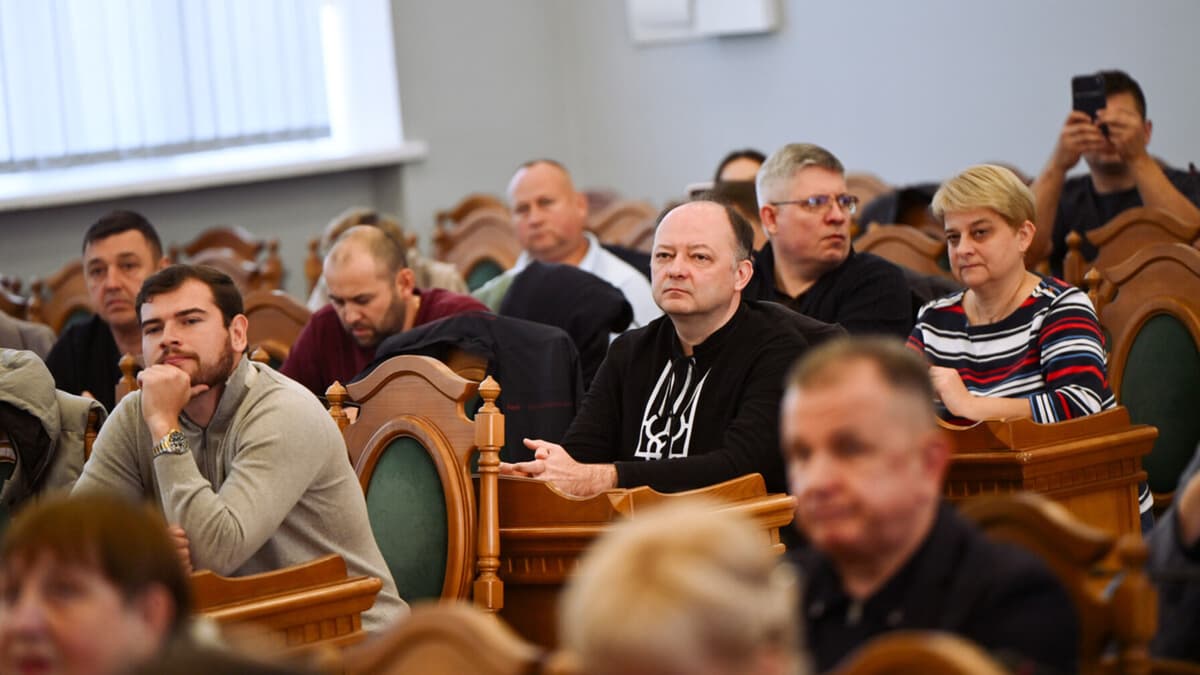 "Перешкоджання депутатській діяльності" або чи бути Львівському аеропорту: відбулась скандальна сесія райради