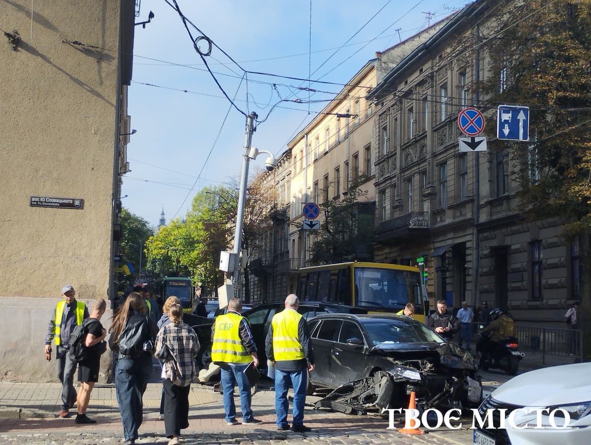 Трамваї курсують за зміненим маршрутом через аварію у центрі Львова