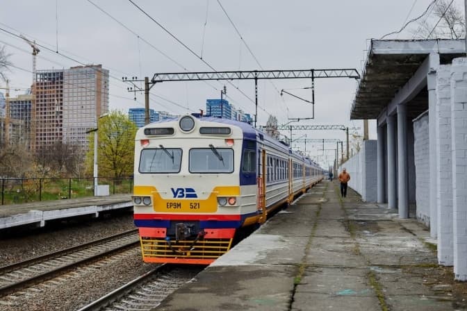 Через повітряну загрозу в Києві тимчасово призупинили рух кільцевої електрички