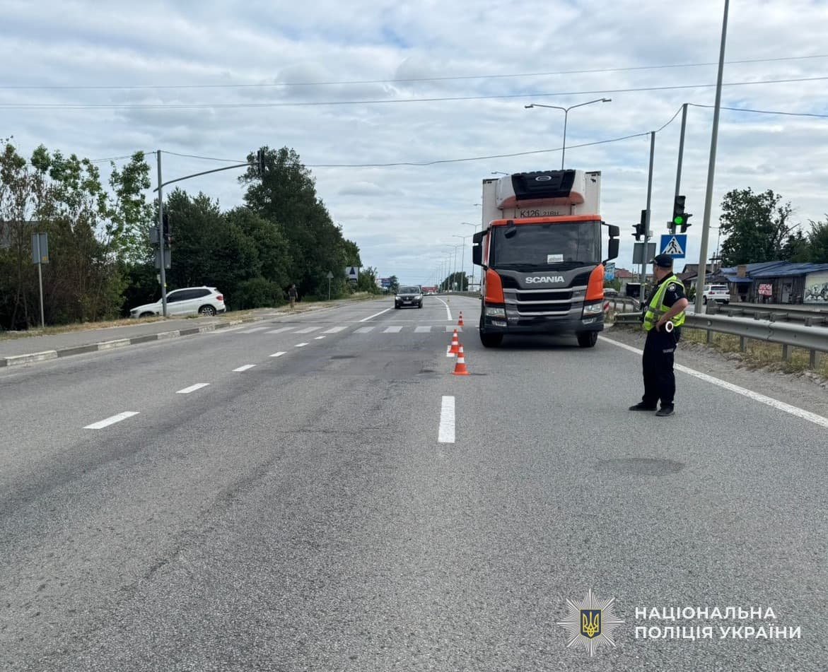 5-річну дівчинку збила вантажівка неподалік Львова: дитину госпіталізували