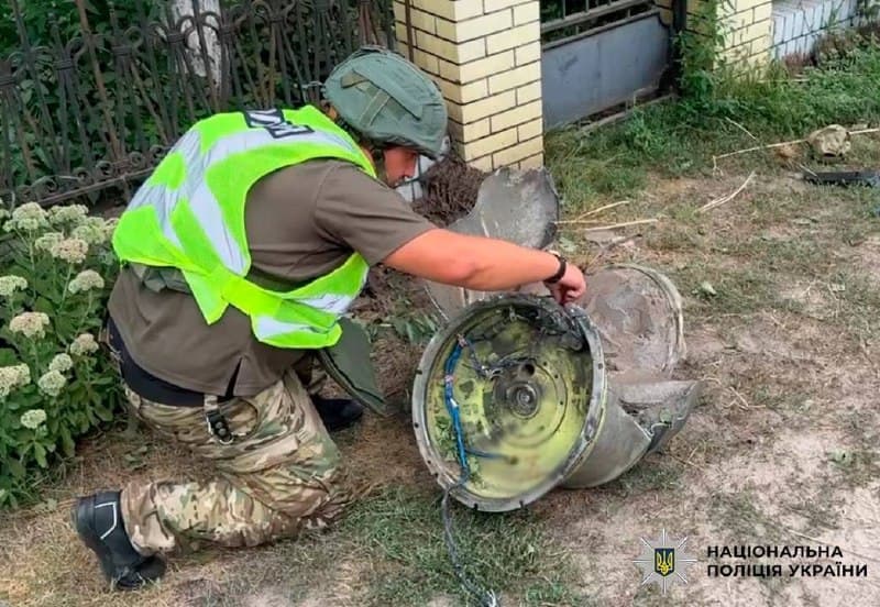 У Києві вибухотехніки знешкодили нездетоновану бойову частину ракети С-400: відео