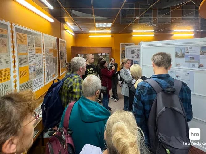 У Києві презентували виставку «Маріуполь — це Україна» до річниці звільнення міста від окупантів