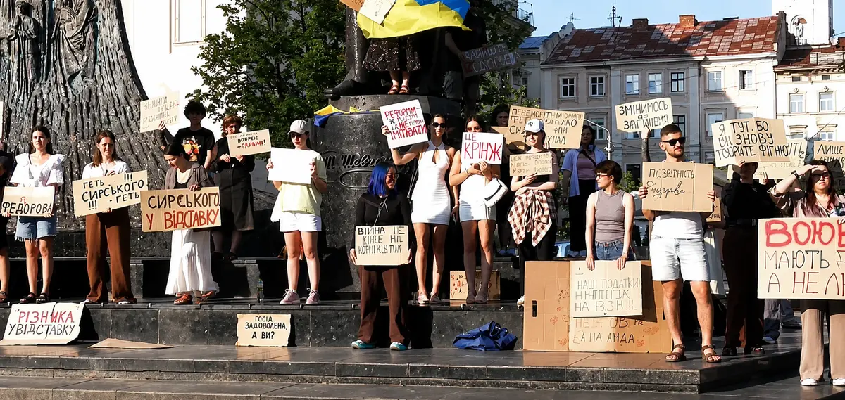 У центрі Львова вдруге вийшли на протест через відставку міністра оборони Федорова