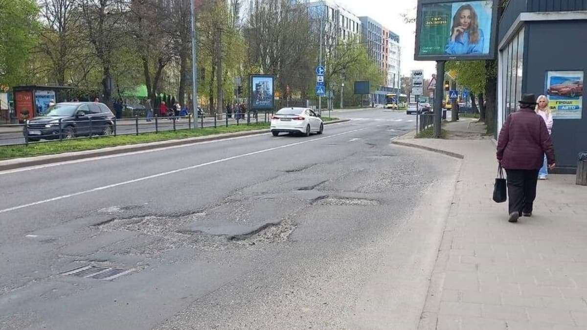 На вихідних у Шевченківському районі Львова ремонтуватимуть дорогу: на ділянці організують реверсний рух