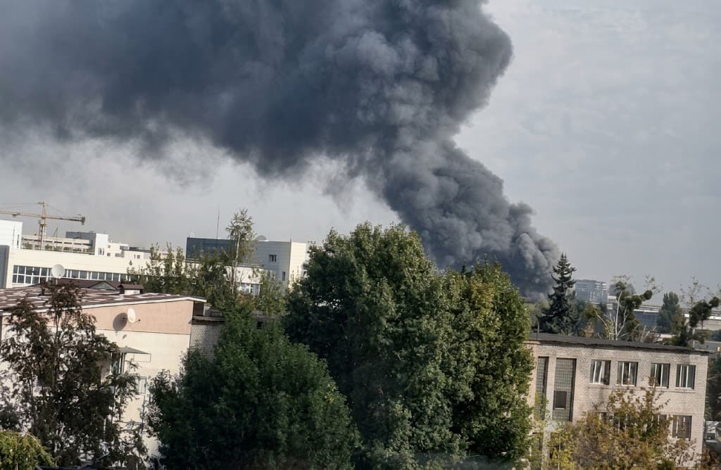У Солом'янському районі Києва дрон влучив у магазин: є загиблі та поранені