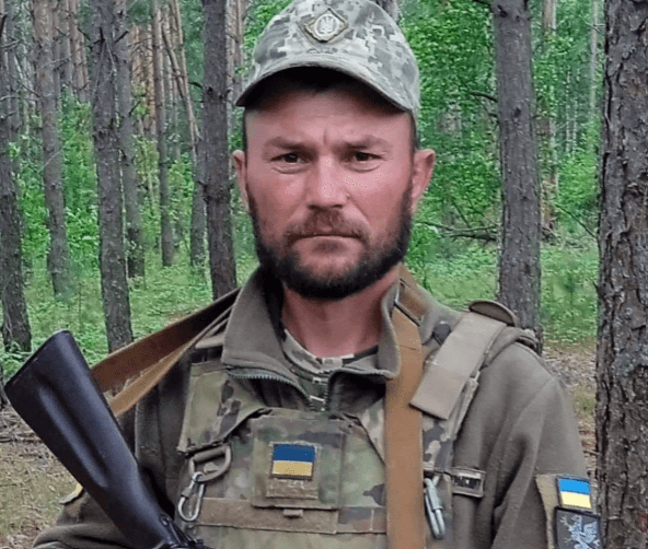 Понад рік вважався зниклим безвісти. На Львівщину "на щиті" повертається захисник Віталій Боднар