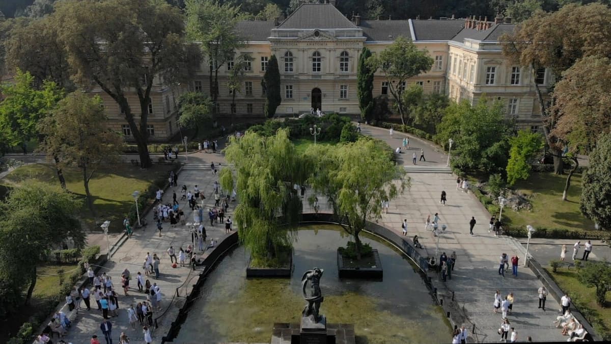 Львівський медуніверситет став найкращим медичним вишем України