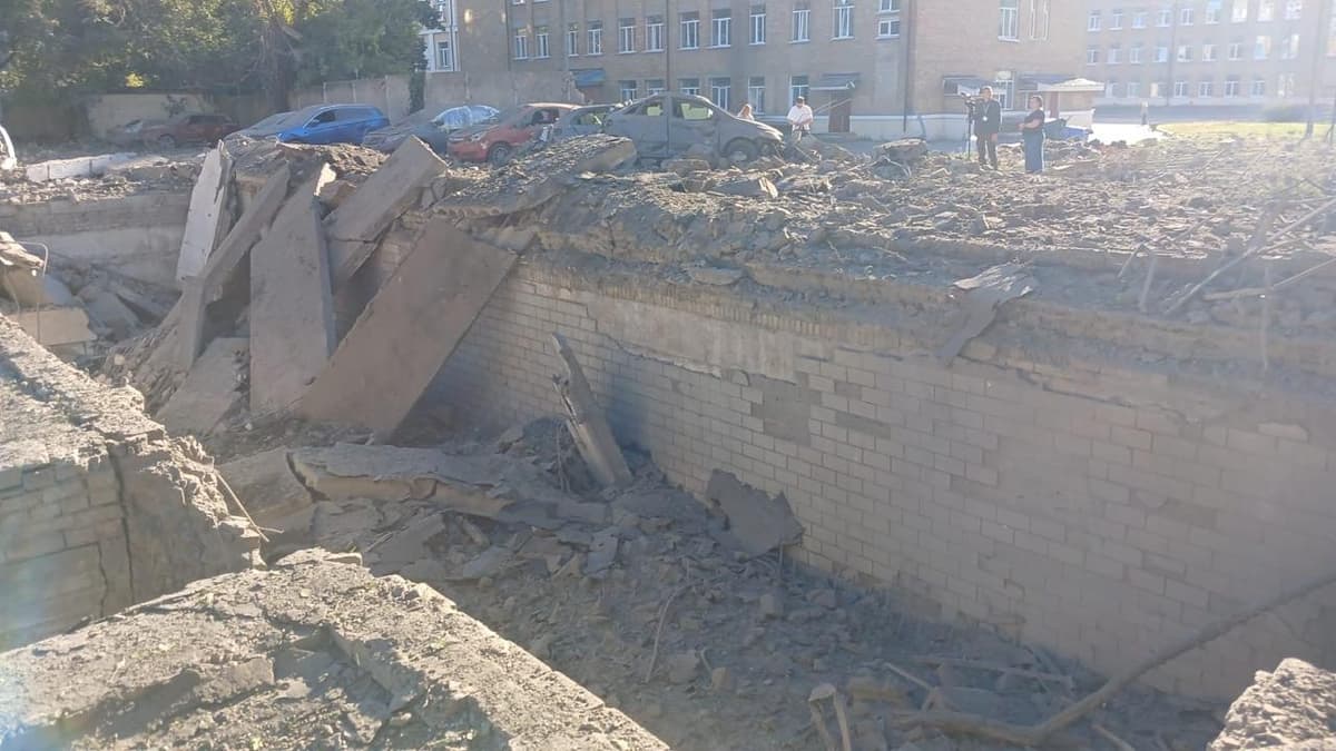 У Солом’янському районі через російську атаку пошкоджена дитяча лікарня: фото