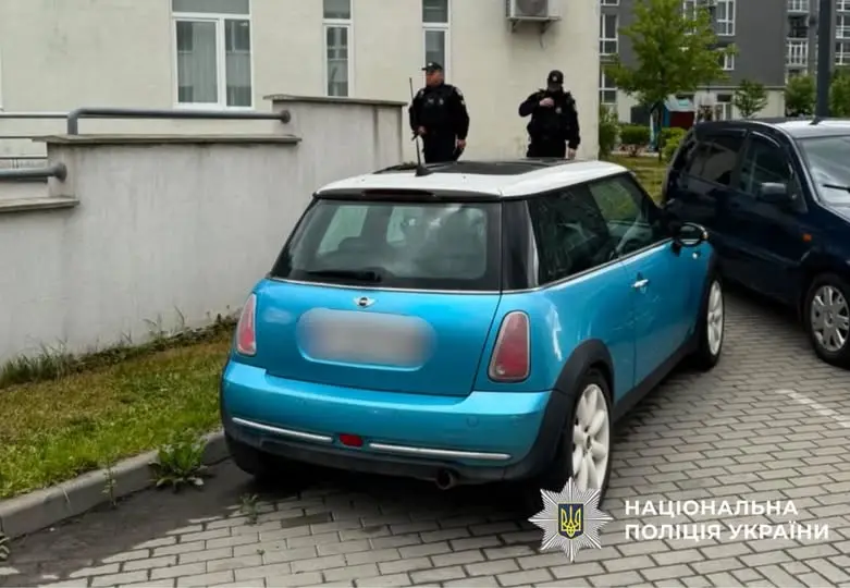 У Франківському районі Львова у машині знайшли застреленого чоловіка: обставини з'ясовують