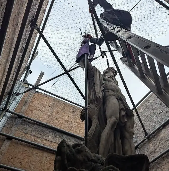 Що відбувається зі скульптурами Нептуна й Адоніса у Львові