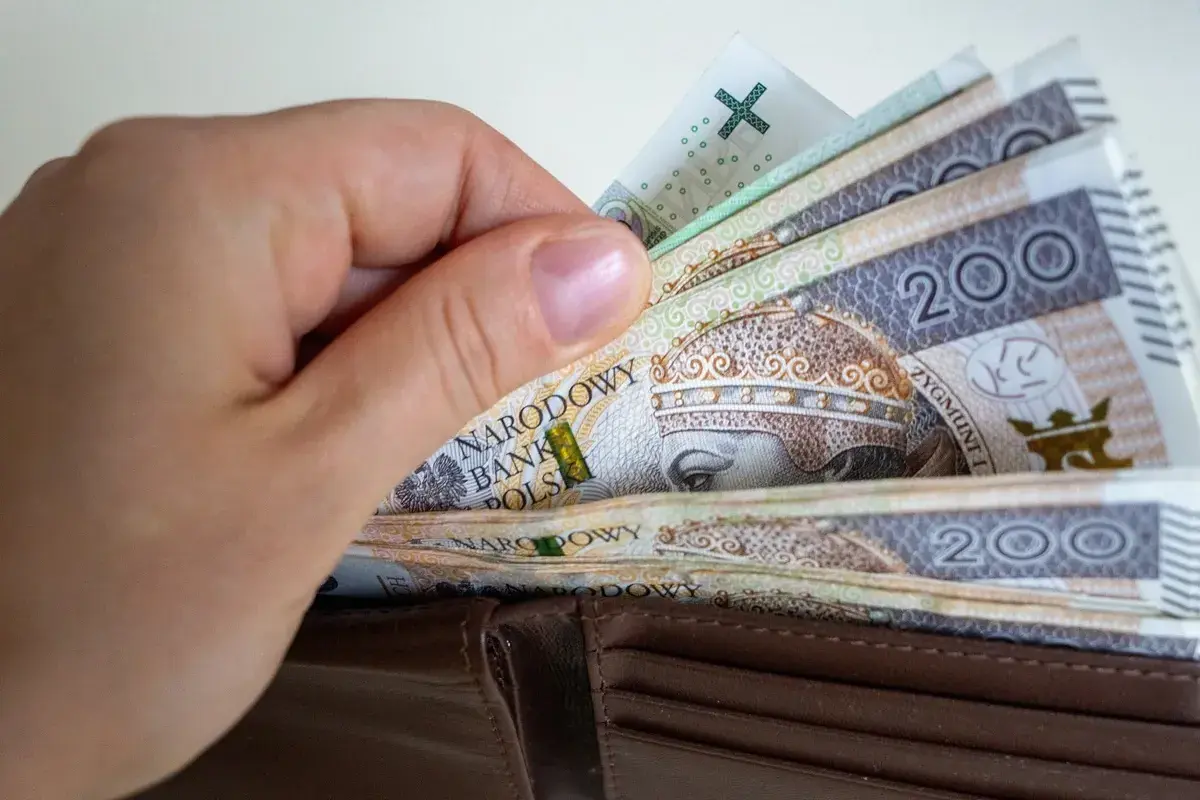 Скільки грошей треба буде мати для в’їзду до Польщі: які зміни пропонують