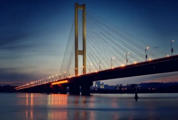 У Києві частково відновили рух Південним мостом