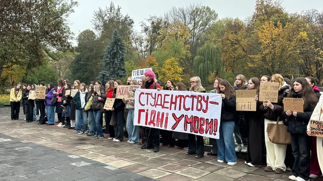 Чим закінчилися протести львівських студентів, яким буде новий транспортний хаб біля аеропорту «Львів» та коли з’являться вакцини проти грипу. Ключове за 28 жовтня
