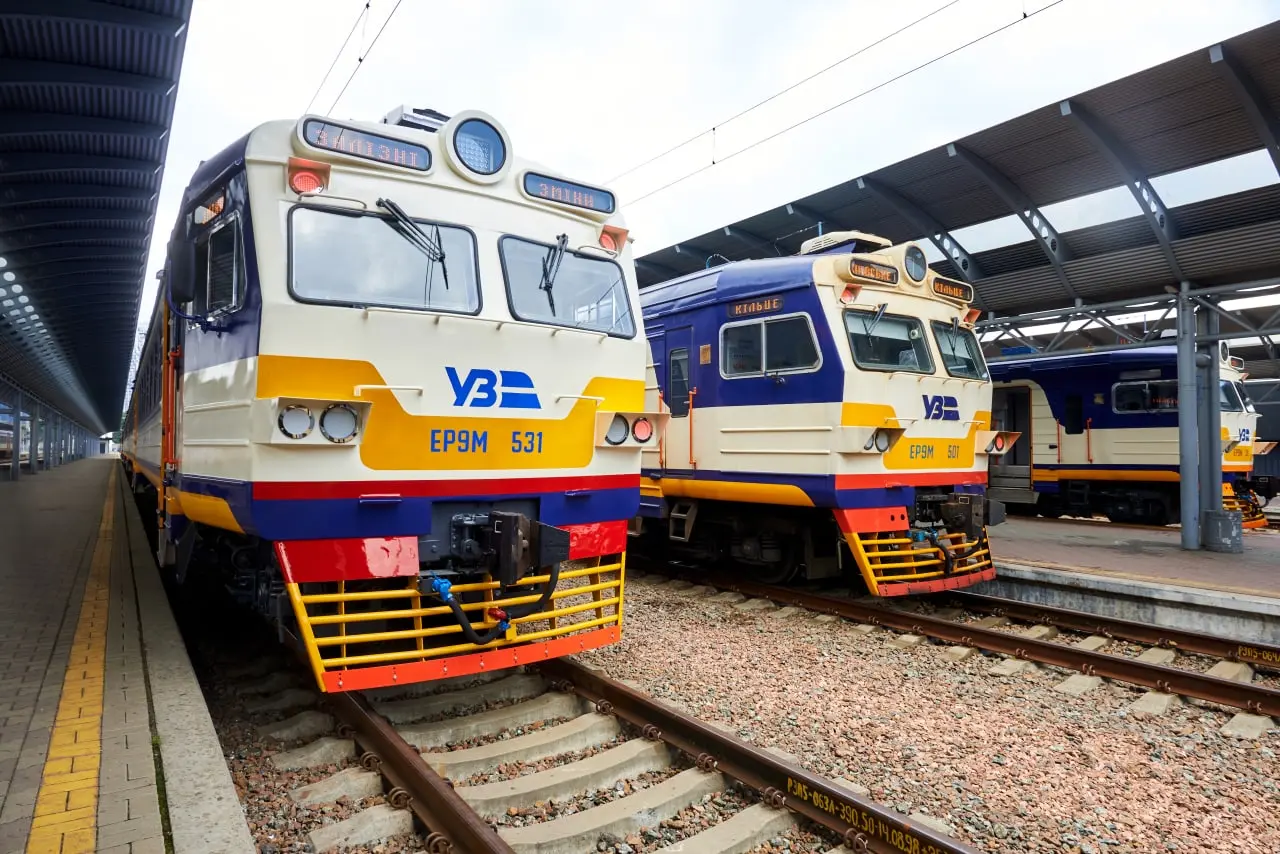 Через зупинку зеленої лінії метро у Києві запустять додаткові електрички: розклад і маршрут