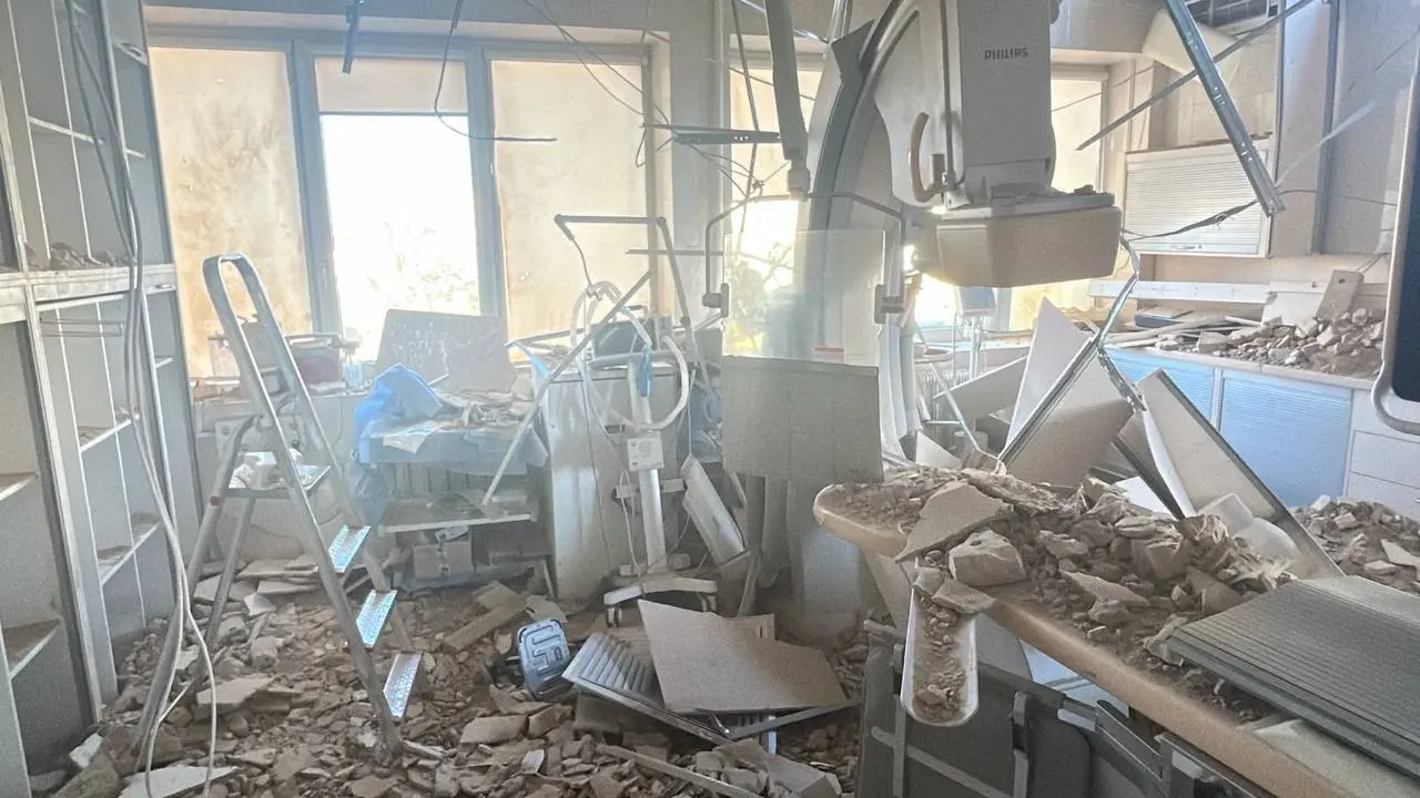 Російський дрон влучив в операційну Інституту Стражеска у Києві: є поранений