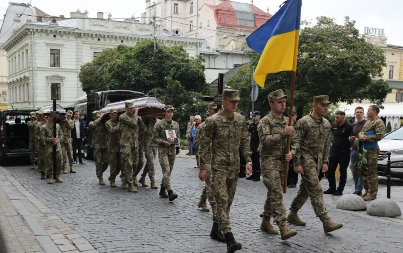 Сьогодні Львів попрощається із чотирма Захисниками України. Ким вони були