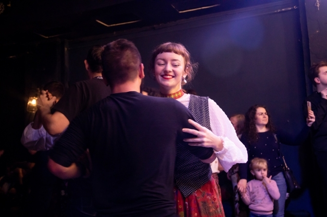 «Це ідентифікація». Як «Дриґ» вчить традиційних танців у Львові